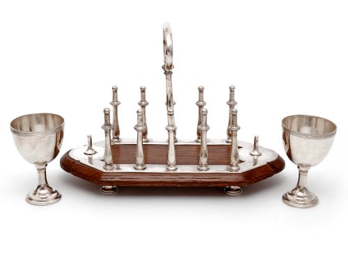 OAK AND SILVER PLATED TOAST RACK WITH TWO EGG CUPS - ADDITIONAL PHOTO 1