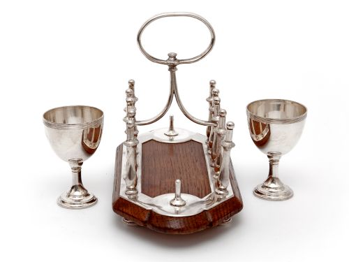 OAK AND SILVER PLATED TOAST RACK WITH TWO EGG CUPS - ADDITIONAL PHOTO 2