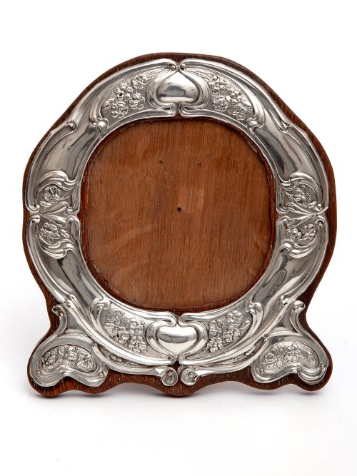 ART NOUVEAU SILVER PHOTO PICTURE FRAME WITH REPOUSSE STYLISED FLORAL DECORATION - ADDITIONAL PHOTO 1