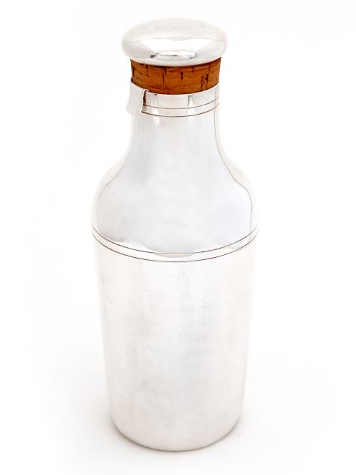 walker hall silver plated plain bodied cocktail shaker - CATEGORY: ANTIQUE SILVER - DATED 1940