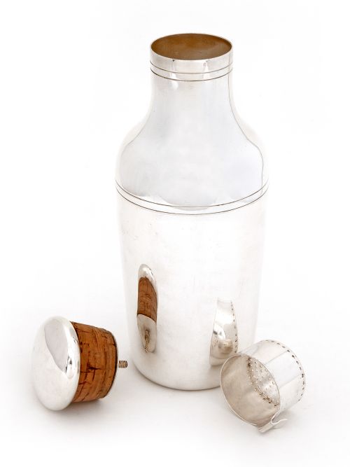 WALKER HALL SILVER PLATED PLAIN BODIED COCKTAIL SHAKER - ADDITIONAL PHOTO 1