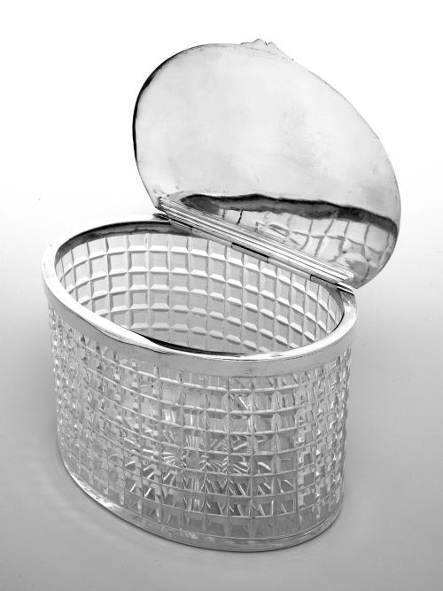 OVAL SILVER PLATE AND CUT GLASS BOX WITH A FLUSH HINGED LID - ADDITIONAL PHOTO 1