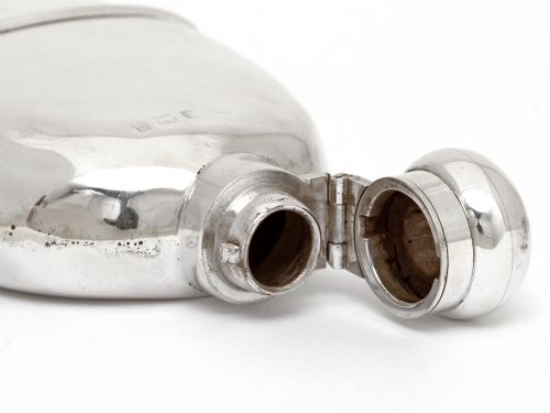 OVAL PLAIN SILVER FLASK WITH A DETACHABLE CUP - ADDITIONAL PHOTO 2