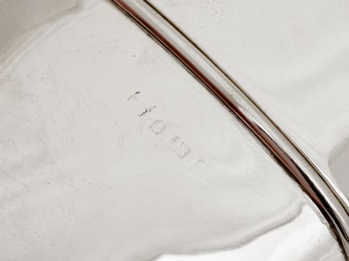 OVAL PLAIN SILVER FLASK WITH A DETACHABLE CUP - ADDITIONAL PHOTO 3