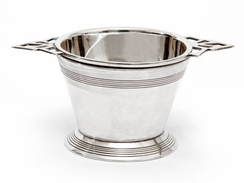 art deco style silver tea strainer and stand - CATEGORY: ANTIQUE SILVER - DATED 1930