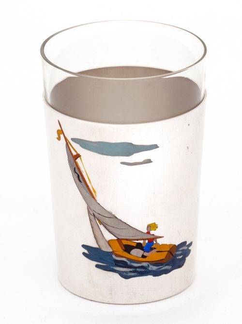 VINTAGE SILVER PLATED COCKTAIL SHAKER AND EIGHT TUMBLERS WITH ENAMEL PAINTED SAILING BOATS - ADDITIONAL PHOTO 2
