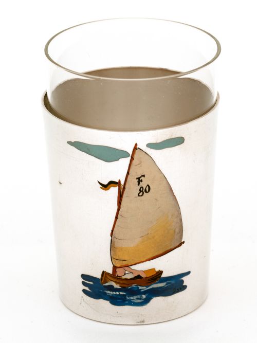 VINTAGE SILVER PLATED COCKTAIL SHAKER AND EIGHT TUMBLERS WITH ENAMEL PAINTED SAILING BOATS - ADDITIONAL PHOTO 5