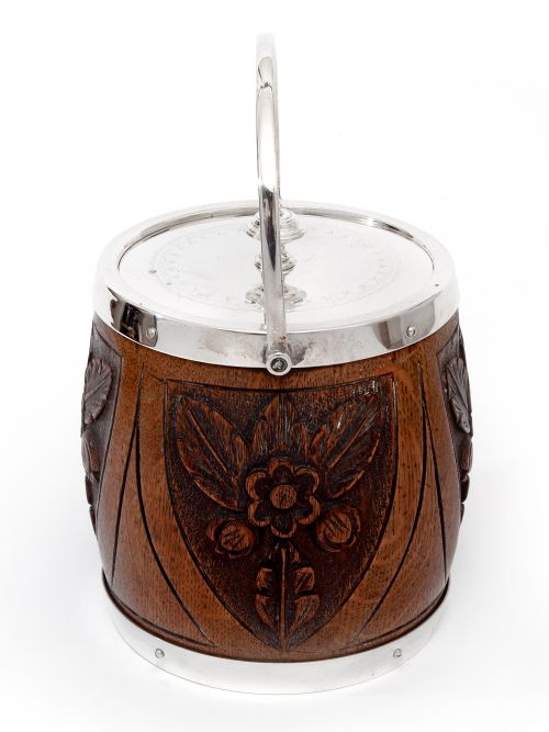 EDWARDIAN SILVER PLATE AND OAK BISCUIT BARREL OR ICE PAIL WITH FOUR CARVED SHIELDS - ADDITIONAL PHOTO 1
