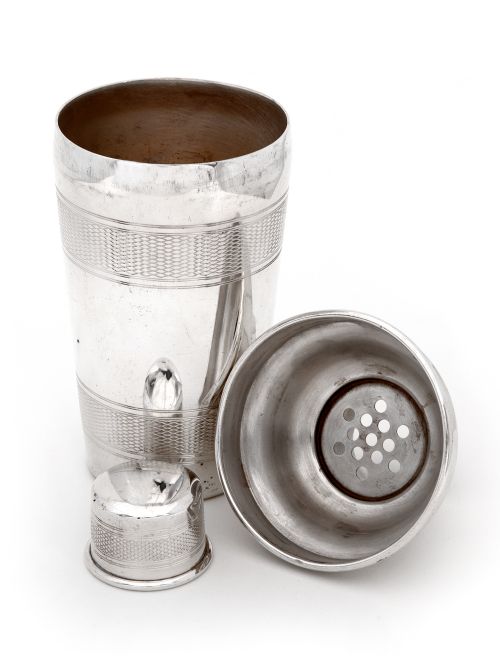 SILVER PLATED THREE SECTION COCKTAIL SHAKER WITH THREE ENGINE TURNED BANDS - ADDITIONAL PHOTO 1