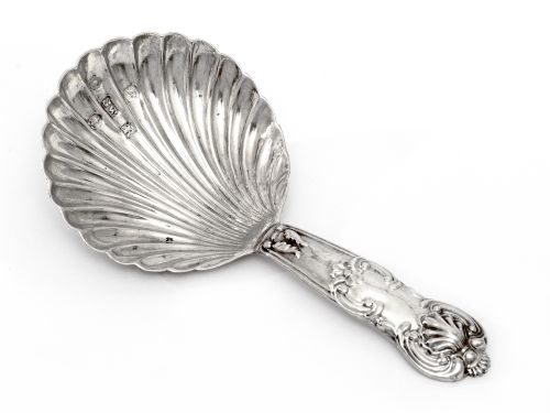 victorian silver tea caddy spoon with a circular scalloped fluted bowl - CATEGORY: ANTIQUE SILVER - DATED 1800
