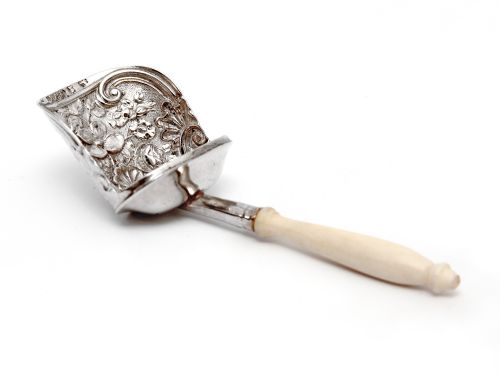 georgian shovel shaped silver tea caddy spoon embossed with flowers and scrolls - CATEGORY: ANTIQUE SILVER - DATED 1800