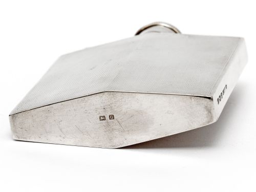 SQUARE SILVER HIP FLASK WITH AN ENGINE TURNED BODY - ADDITIONAL PHOTO 5