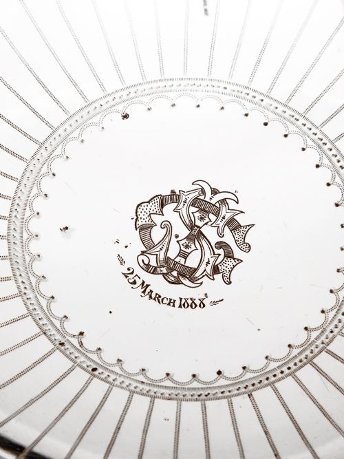 ANTIQUE SILVER PLATED CIRCULAR BASKET WITH A BEADED BORDER AND SWING HANDLE - ADDITIONAL PHOTO 2