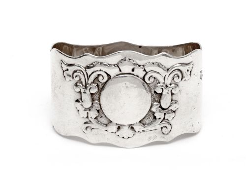 EDWARDIAN OVAL SILVER NAPKIN RING EMBOSSED WITH SCROLLS AND FLOWERS - ADDITIONAL PHOTO 3