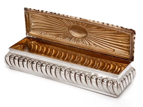 VICTORIAN SILVER TRINKET BOX WITH GADROON STYLE CHASED BODY AND INTERNAL GILDING - ADDITIONAL PHOTO 2
