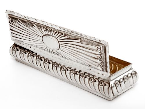 VICTORIAN SILVER TRINKET BOX WITH GADROON STYLE CHASED BODY AND INTERNAL GILDING - ADDITIONAL PHOTO 3
