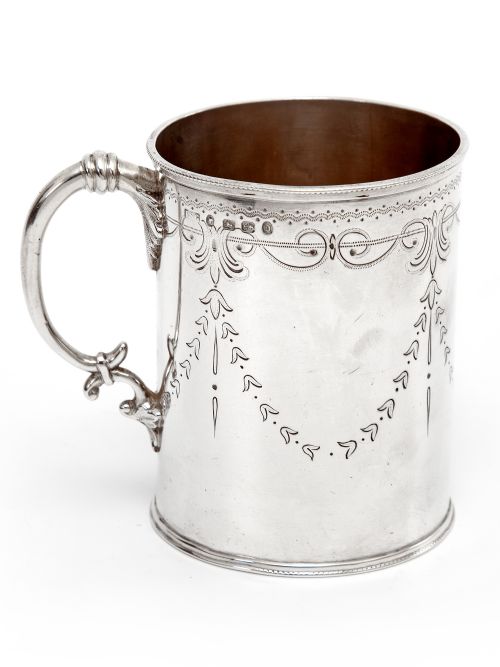 VICTORIAN SILVER CHRISTENING MUG IN A STRAIGHT BODY FORM AND GARLAND AND SCROLL ENGRAVING - ADDITIONAL PHOTO 3