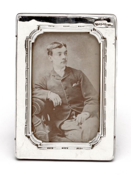 ANTIQUE SMALL SILVER FRAME WITH PLAIN BORDERS AND A SHAPED REED AND BEADED STYLE WINDOW - ADDITIONAL PHOTO 1