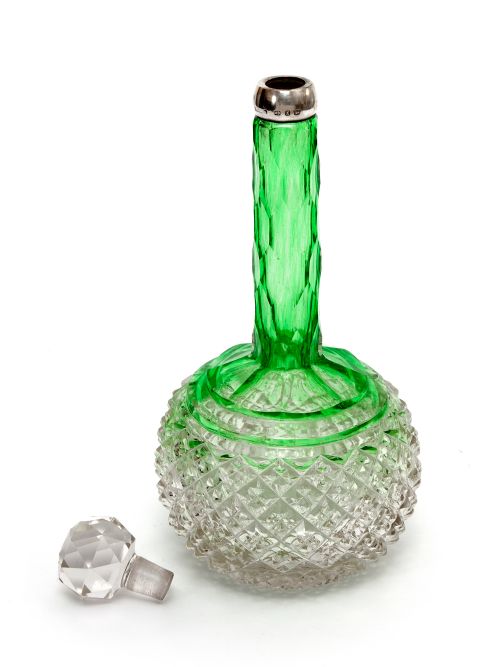 VICTORIAN SILVER NECK PERFUME BOTTLE WITH A GRADUATED GREEN AND CLEAR GLASS BODY - ADDITIONAL PHOTO 1
