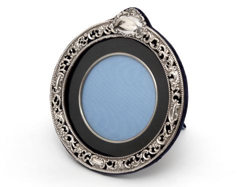 PAIR OF VICTORIAN DECORATIVE CIRCULAR CHESTER SILVER PHOTO OR PICTURE FRAMES - ADDITIONAL PHOTO 3