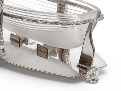 VICTORIAN NAUTICAL THEME SERVING DISH WITH A CUT GLASS BOAT HULL IN A SILVER PLATED ROPE FRAME - ADDITIONAL PHOTO 4