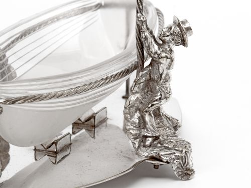 VICTORIAN NAUTICAL THEME SERVING DISH WITH A CUT GLASS BOAT HULL IN A SILVER PLATED ROPE FRAME - ADDITIONAL PHOTO 6