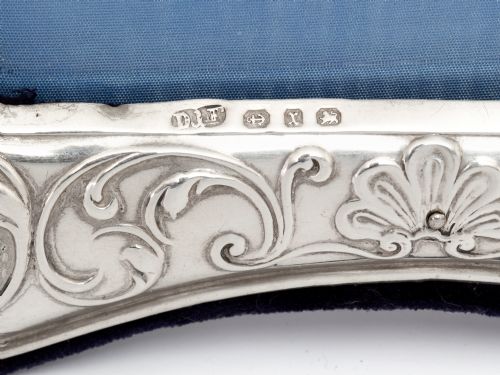 VICTORIAN SILVER PHOTO OR PICTURE FRAME EMBOSSED WITH REYNOLDS STYLE CHERUBS - ADDITIONAL PHOTO 4