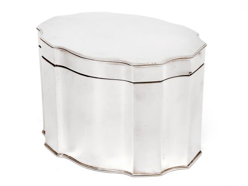 good quality silver plated box in an oval shaped form with a hinged lid - CATEGORY: ANTIQUE SILVER - DATED 1910