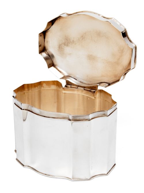 GOOD QUALITY SILVER PLATED BOX IN AN OVAL SHAPED FORM WITH A HINGED LID - ADDITIONAL PHOTO 3