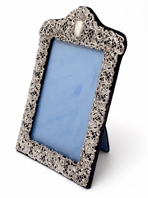 edwardian silver photo picture frame with a pierced and embossed flower scrolls border - CATEGORY: ANTIQUE SILVER - DATED 1910