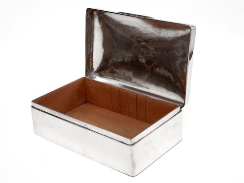 COMPLETELY PLAIN EDWARDIAN WILLIAM COMYNS CEDAR LINED SILVER CIGAR BOX - ADDITIONAL PHOTO 2