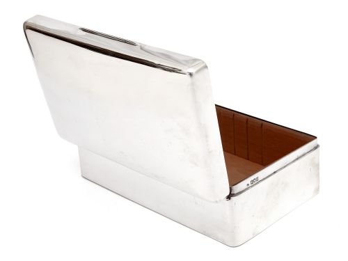 COMPLETELY PLAIN EDWARDIAN WILLIAM COMYNS CEDAR LINED SILVER CIGAR BOX - ADDITIONAL PHOTO 3