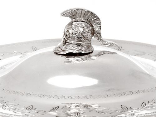 VICTORIAN SILVER PLATED BISCUIT BOX WITH A ROMAN HELMET FINIAL AND ROMAN WARRIOR FRIEZE - ADDITIONAL PHOTO 4