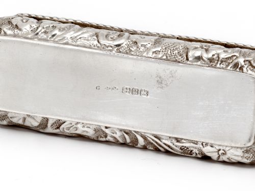 SMALL ANTIQUE SILVER TRINKET OR JEWELLERY BOX WITH REPOUSSE FLORAL AND SCROLL DECORATION - ADDITIONAL PHOTO 4