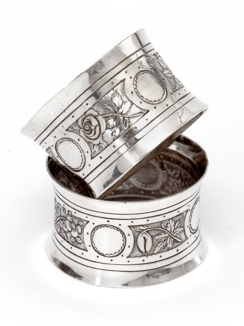 VICTORIAN JOHN ROUND BOXED PAIR OF SILVER CONVEX SHAPED NAPKIN RINGS - ADDITIONAL PHOTO 1