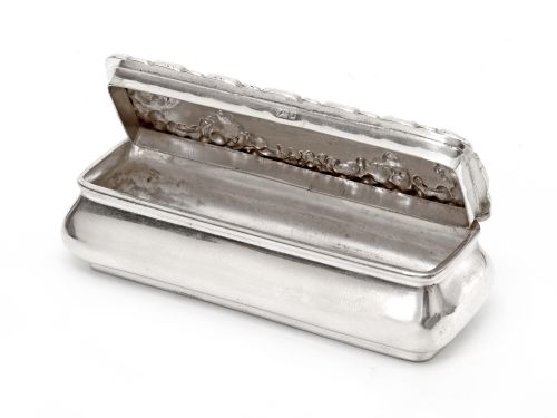 SMALL VICTORIAN SILVER JEWELLERY BOX WITH REPOUSSE SCROLL AND FLOWER DECORATION - ADDITIONAL PHOTO 2