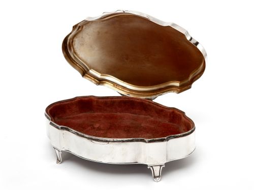 ANTIQUE SILVER TRINKET BOX IN AN OVAL SHAPED FORM WITH A PLAIN HINGED LID - ADDITIONAL PHOTO 3