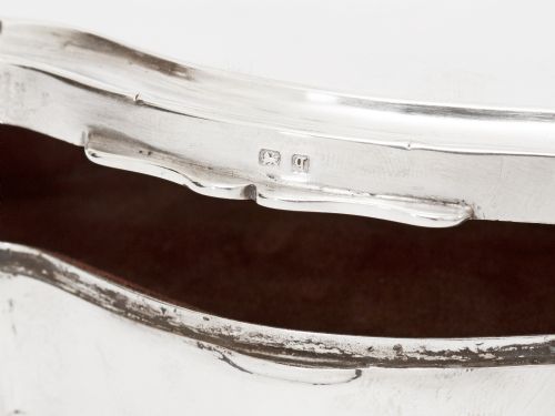 ANTIQUE SILVER TRINKET BOX IN AN OVAL SHAPED FORM WITH A PLAIN HINGED LID - ADDITIONAL PHOTO 5