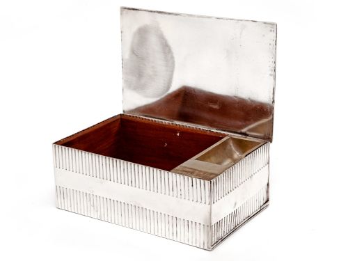 CEDAR LINED SILVER PLATED CIGAR BOX WITH REMOVABLE MATCH HOLDER ASH TRAY AND CIGAR CUTTER - ADDITIONAL PHOTO 1