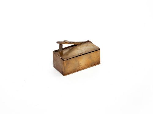CEDAR LINED SILVER PLATED CIGAR BOX WITH REMOVABLE MATCH HOLDER ASH TRAY AND CIGAR CUTTER - ADDITIONAL PHOTO 4