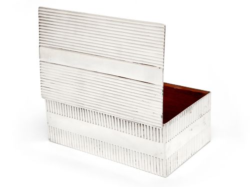 CEDAR LINED SILVER PLATED CIGAR BOX WITH REMOVABLE MATCH HOLDER ASH TRAY AND CIGAR CUTTER - ADDITIONAL PHOTO 9
