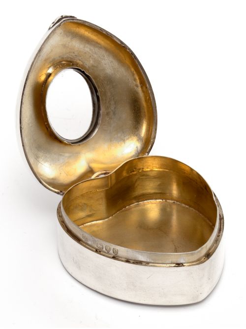 VICTORIAN SILVER HEART SHAPED BOX WITH AN OVAL PHOTOGRAPH WINDOW - ADDITIONAL PHOTO 1