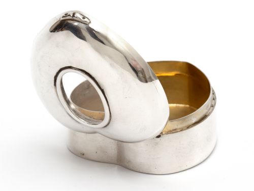 VICTORIAN SILVER HEART SHAPED BOX WITH AN OVAL PHOTOGRAPH WINDOW - ADDITIONAL PHOTO 3