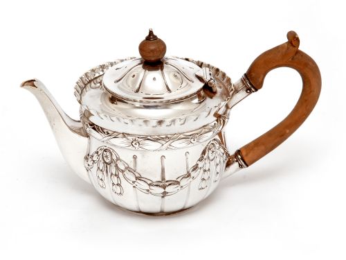 victorian silver bachelor style tea pot with a crested body - CATEGORY: ANTIQUE SILVER - DATED 1880