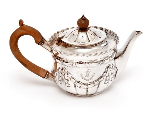 VICTORIAN SILVER BACHELOR STYLE TEA POT WITH A CRESTED BODY - ADDITIONAL PHOTO 1