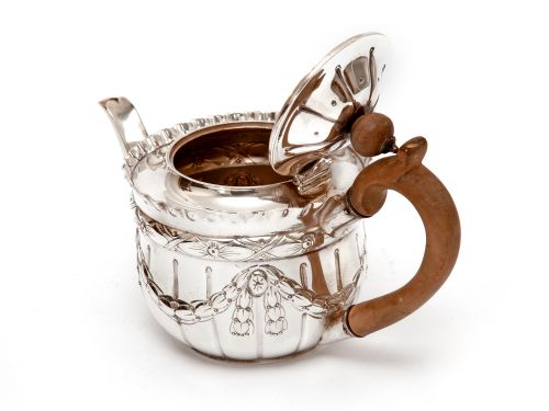 VICTORIAN SILVER BACHELOR STYLE TEA POT WITH A CRESTED BODY - ADDITIONAL PHOTO 4