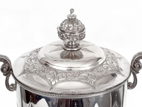 ANTIQUE SILVER PLATED TROPHY WITH TWO CAST SCROLL HANDLES STANDING ON A BLACK PLINTH - ADDITIONAL PHOTO 2