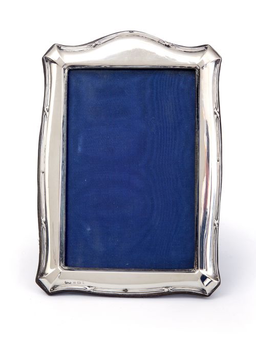 ANTIQUE SILVER SHAPED PHOTO FRAME WITH A RIBBON AND REED AND PLAIN BORDER - ADDITIONAL PHOTO 2