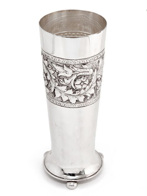 PAIR OF ANTIQUE WALKER AND HALL PLAIN SILVER PLATED FLOWER VASES - ADDITIONAL PHOTO 1