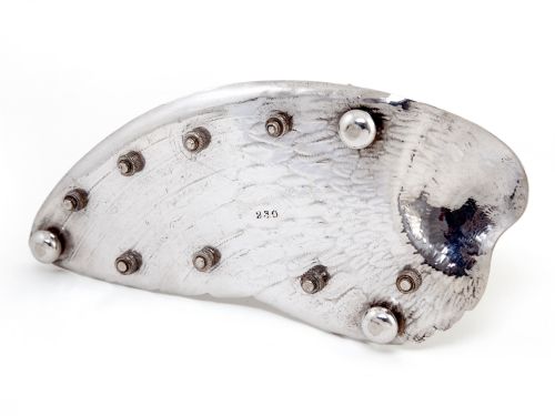 SILVER PLATED TOAST RACK SHAPED AS A BIRD WING ENGRAVED WITH FEATHERS - ADDITIONAL PHOTO 9